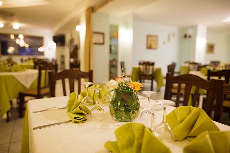 Ammira le Grotte di Pastena e gusta i piatti della cucina Ciociara del &quot;Ristorante da Peppe&quot;