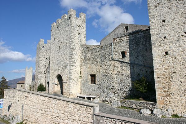 La cinta muraria di Vico nel Lazio