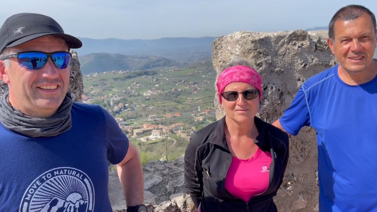 Italia e Belgio dalla Torre di Cicerone sul Cammino di San Benedetto